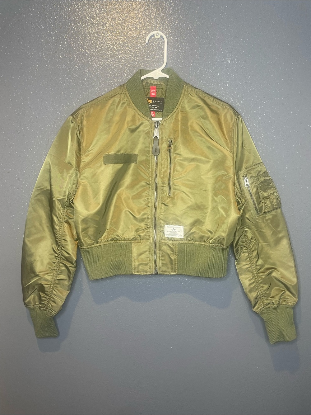 Alpha Industries Women’s Small L-2B Cropped Bomber Jacket Flight Jacket!